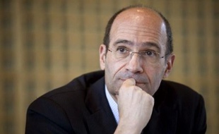 Le gouvernement "s'opposera à l'assemblée générale au versement de ce parachute doré", a affirmé Luc Chatel, son porte-parole tandis que le ministre du Budget, Eric Woerth a demandé à M. Morin de renoncer à son indemnité.