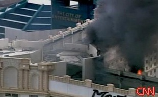 Vue aérienne de l'hôtel Monte Carlo de Las Vegas dans lequel un incendie s'est déclaré vendredi 25 janvier 2008