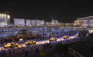 Vingt-deux chars transportant des momies de rois et reines de l'Egypte antique ont défiléle 3 avril 2021 dans les rues du Caire.