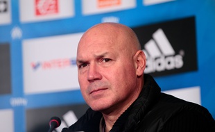 Marseille le 7 février 2013 - Présentation de la nouvelle recrue de l ' OM Aleixys ROMAO en présence du directeur sportif José ANIGO ( photo )