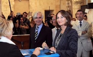 Ségolène Royal vote à La Rochelle, le 17 juin 2012.