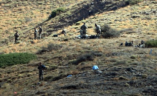 Algerian army troops carry out search operations in the mountainous eastern Tizi Ouzou region in a desperate bid to find French hiker Herve Gourdel who was kidnapped by militants linked to the Islamic State group who have threatened to execute him on September 23, 2014 near the village of Ait Ouaban, 80 km south of Tizi Ouzou. Paris vowed it would not negotiate with jihadists, as the local army raced against time to find him before his threatened execution. AFP PHOTO / FAROUK BATICHE