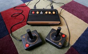 En 2005, Atari avait lancé une nouvelle console reprenant le design de ses machines mythiques