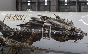 Le dragon Smaug imaginé par Peter Jackson révélé sur un avion de la compagnie Air New Zealand.