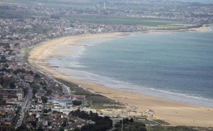 Le couple aura pu profiter une heure du joli panorama offert par la grande roue de Ouistreham. ici, la plage Riva Bella, au nord de la ville.