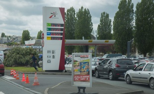 File d'attente à une station essence de Saint-Malo (35)