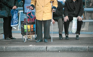 Les personnes âgées peuvent par exemple demander de l'aide pour faire leurs courses.