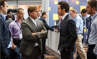 Steve Carell et Ryan Gosling dans Theig Short - Le casse du siècle