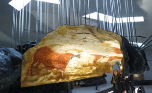 Dans l'atelier de Lascaux, une visite pédagogique permet de mieux appréhender l'art pariétal.