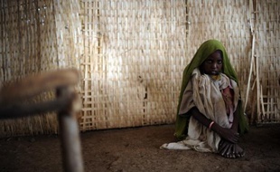 Des milliers de vies et des millions d'euros auraient pu être épargnés si la communauté internationale avait réagi à temps, dès les premières alertes, à la famine dans l'est de l'Afrique, selon un rapport des ONG Oxfam et Save the Children publié mercredi à Londres.