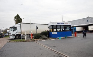 L'entreprise de transport de colis Mory Ducros, 5.000 salariés, a annoncé vendredi son dépôt de bilan, l'un des plus importants en France depuis celui de Moulinex en 2001, confirmant les craintes syndicales d'une saignée d'emplois, que le gouvernement espère limiter.