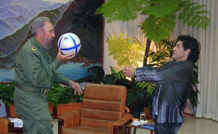 Diego Maradona avec Fidel Castro en 2005.