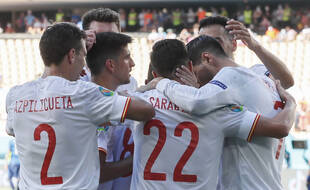 La joie des Espagnols après le but de Pablo Sarabia, le troisième sur les cinq passés aux Slovaques ce mercredi à Séville.