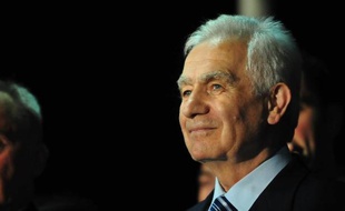 Un ancien dirigeant des Serbes de Bosnie, Momcilo Krajisnik, a été accueilli vendredi soir en héros par plusieurs milliers de ses partisans dans son fief de Pale où il est arrivé après sa remise en liberté, après avoir purgé deux tiers d'une peine de 20 ans de prison pour crimes de guerre.