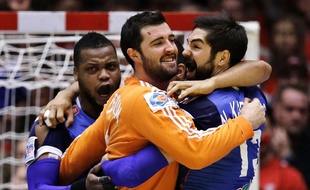 Le gardien Cyril Dumoulin avec Cédric Sorhaindo et Nikola Karabatic après la victoire de la France sur l'Espagne, en demi-finale de l'Euro au Danemark, le 24 janvier 2014.