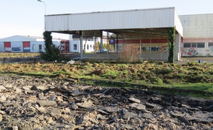 Le parking du site où se tenaient les rave parties a été détruit.
