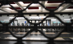 Une station de métro fermée à Paris, le 5 décembre 2019, jour de grève.