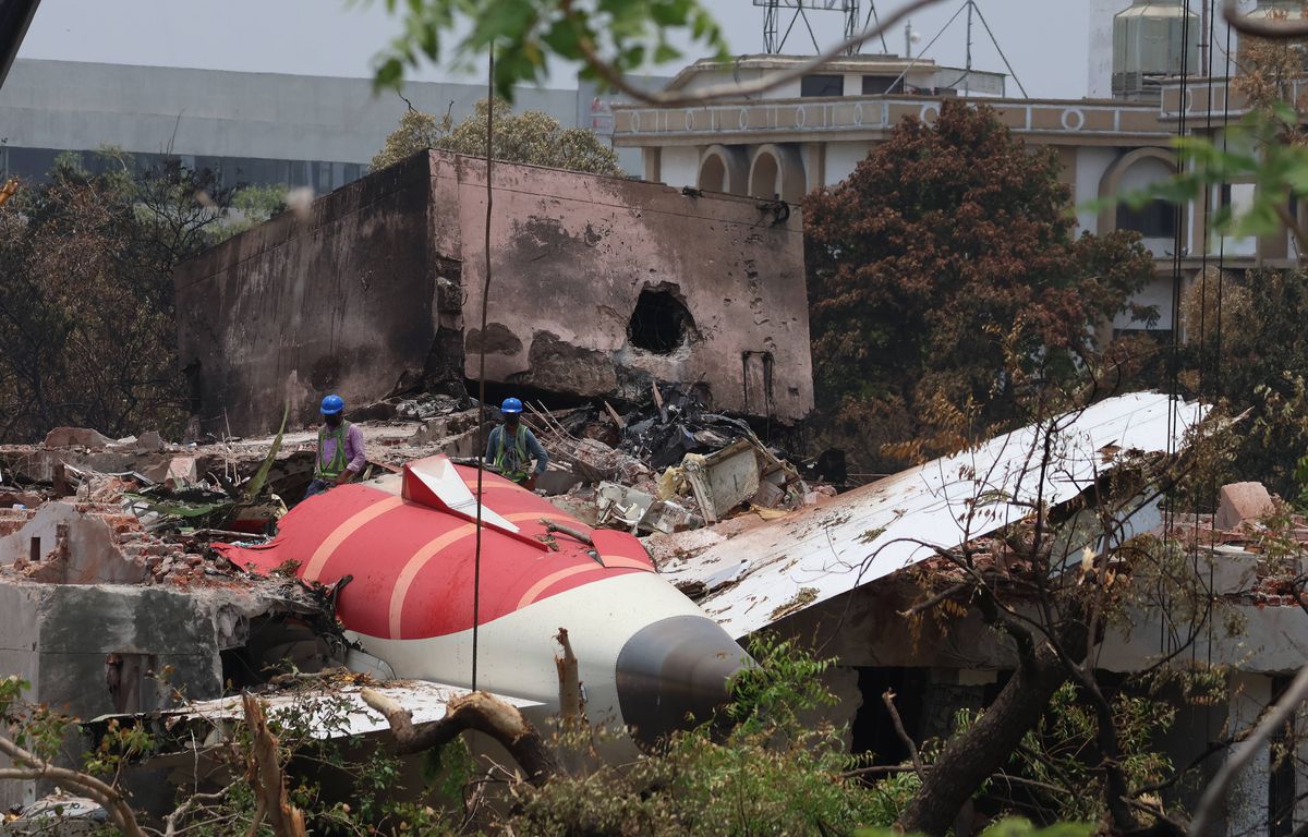 Crash d'Air India : Paroles dans le cockpit, bouton carburant... Pourquoi la piste d'un acte volontaire du pilote revient ?