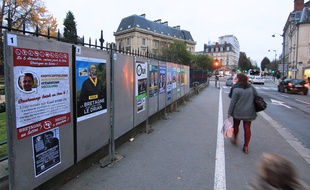 Des panneaux présentant les candidats aux élections régionales en Bretagne. Ici le 1er décembre à Rennes.