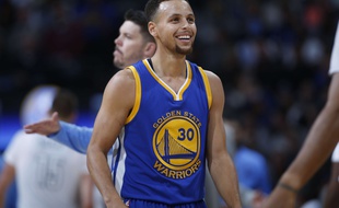 Stephan Curry, le meneur de Golden State, lors de la victoire des Warriors contre Denver le 22 novembre 2015.
