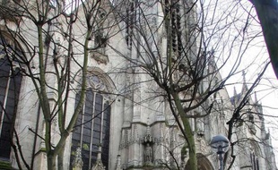 Des sans-papiers en grève de la faim qui occupaient depuis vendredi en fin d'après-midi une église du centre de Lille ont été évacués dans le calme par la police durant la soirée, a indiqué la préfecture.