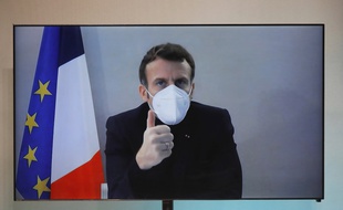 Emmanuel Macron, jeudi soir, lors de sa première apparition depuis l'annonce de sa contamination.