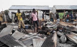 Des attentats-suicides coordonnés ont fait 16 morts dimanche, dans un camp de déplacés à la périphérie de Maiduguri.