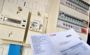 Les tarifs d'EDF augmentent bien de 5% en moyenne pour les particuliers ce jeudi 1er août, comme le prévoit un arrêté du gouvernement paru mercredi, qui confirme aussi la perspective d'une hausse d'ampleur similaire en 2014.