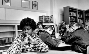 Le refus par une école publique du Kansas d'inscrire Linda Brown a débouché sur l'interdiction de la ségrégation raciale dans les écoles des Etats-Unis. (Date et lieu de la photographie inconnus)