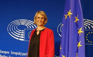 Marie-Pierre Vedrenne au Parlement européen, son futur lieu de travail.