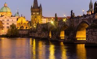La rivière Vltava pourrait signifier « eau sauvage » en germanique ancien.