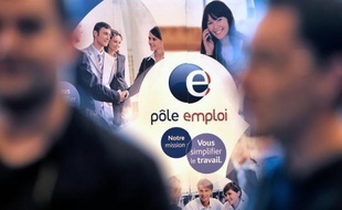 L'Unédic (assurance chômage) a aggravé lundi ses prévisions de déficit pour 2013, à 5 milliards d'euros, estimant que le nombre des chômeurs sans activité allait continuer de croître, même si c'est à un rythme ralenti par rapport à 2012.