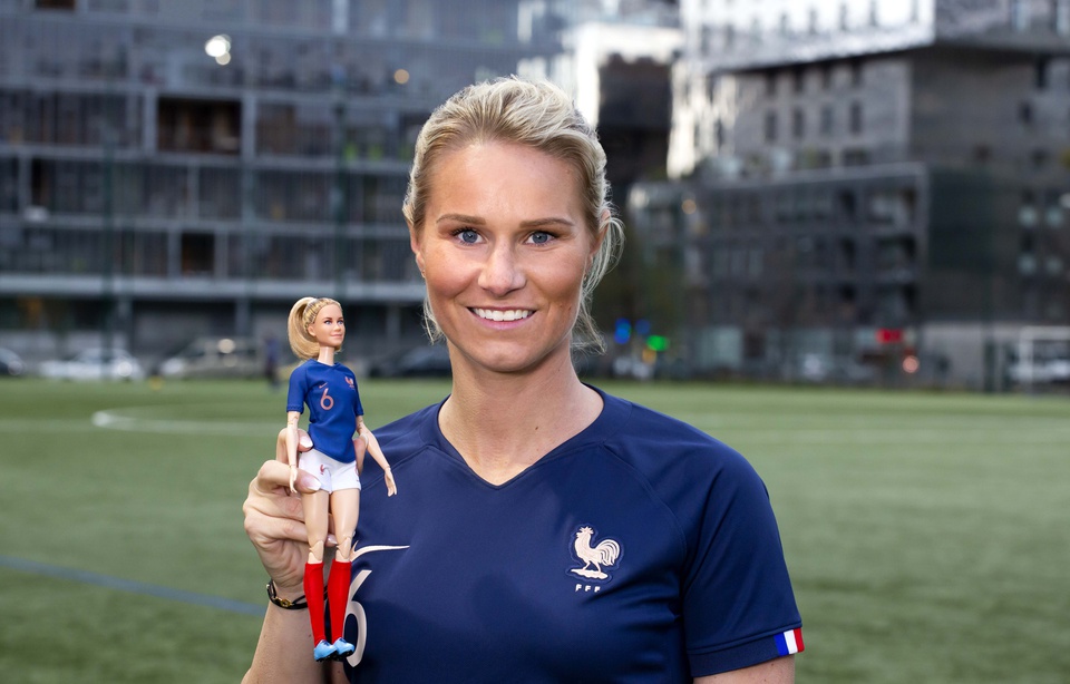 Caroline Henry Footballeuse Lyon : Amandine Henry, capitaine de l'équipe de France de foot