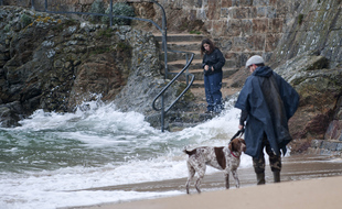 Saint-Malo alors pendant la marée du siècle, le 21 mars 2012.