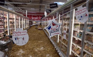 Illustration d'une action d'éleveurs porcins dans l rayon charcuterie d'un supermarché de Rennes par des éleveurs porcins en colère, le 7 février 2015.