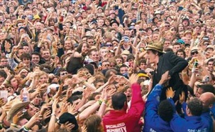 Pete Doherty au festival de Glastonbury, dans le documentaire de Julien Temple ("Glastonbury", 2007)