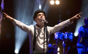Le chanteur Mika, en concert à Nice le 18 Juillet 2012.