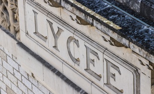 Le lycée accueille 2.000 élèves, dont certains se sont livrés à des dégradations.
