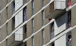 La rénovation des cités des quartiers Nord de Marseille, poches de pauvreté et parfois de violence souvent coincées entre autoroutes et noyaux villageois, constitue un immense défi pour les pouvoirs publics, la jugeant prioritaire.