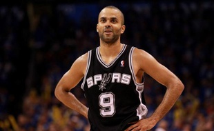 Tony Parker a offert jeudi une victoire à domicile à son équipe de San Antonio face à Oklahoma City (86-84) grâce à un panier à l'ultime seconde de jeu.