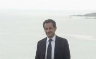 Nicolas Sarkozy en déplacement à Plouarzel, dans le Finistère, le 1er mai 2007.