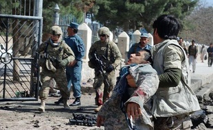 Dix policiers ont été tués dans deux attaques jeudi en Afghanistan, dont un attentat suicide dans une région du nord habituellement épargnée par ce type de violences, selon des responsables locaux.
