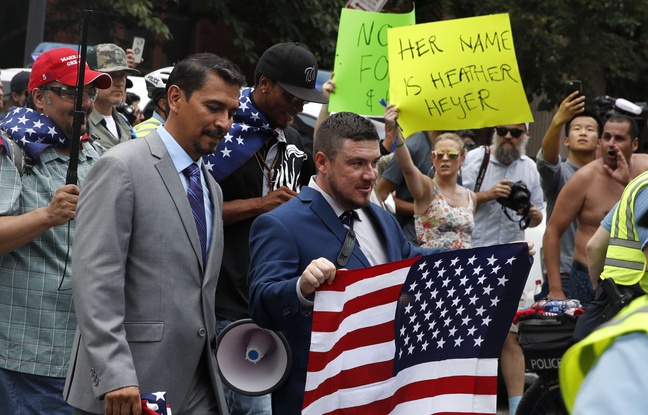 VIDEO. Etats-Unis: Devant la Maison Blanche, des centaines de contre-manifestants vont à la rencontre d'une poignée de néonazis