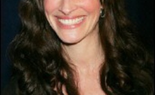 Les débuts à Broadway de Julia Roberts valaient jeudi à l'actrice américaine des commentaires des plus caustiques, un critique comparant même le charisme théâtral de la star de "Pretty Woman" à celui d'un réverbère.
