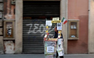 "L'idée est de servir de mégaphone à cette génération": à l'heure où l'Italie s'émeut de voir émigrer en masse ses jeunes diplômés, un journaliste, Antonio Siragusa, prête sa plume à des compatriotes partis aux quatre coins du monde mais prêts à rentrer "si..."