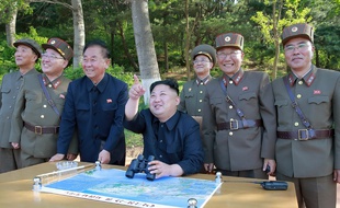 Illustration de Kim Jong-Un assistant à des essais militaires, fournie par la KCNA le 22 mai 2017.