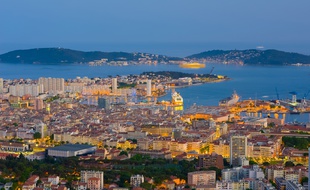 Toulon est une excellente alternative à Marseille pour les touristes désireux de profiter du littoral méditerranéen.