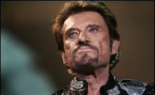 Johnny Hallyday est le chanteur qui aurait touché le plus d'argent en France en 2006, avec 8,75 millions d'euros, devant Mylène Farmer et Diam's, selon le classement annuel établi par le Figaro dans son édition à paraître lundi.