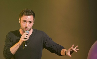 Mans Zelmerlow, candidat de la Suède à l'Eurovision 2015, ici à un concert aux Pays-Bas, le 18 avril 2015.
