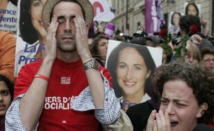 Les partisans socialistes à l'annonce de la défaite de leur candidate.